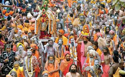 काशी में दिखा महाकुंभ के अध्यात्म का वैभव
