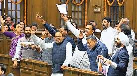 सदन में आज भी हंगामे के आसार, कैग रिपोर्ट में अनियमितताओं का मुद्दा गूंजेगा