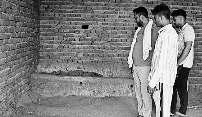 आतंकी को हैंड ग्रेनेड देने वाले मददगार की तलाश