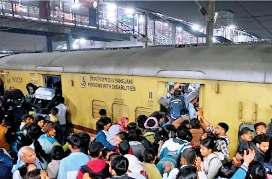 भगदड़ मामले में जांच रिपोर्ट से पहले ही चार अफसर पदमुक्त
