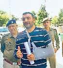 काल सेंटर खोल कर रहे थे ठगी, 13 धरे