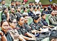 आत्मनिर्भर बन रही आधी आबादी