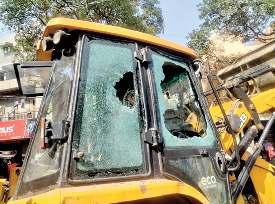 अतिक्रमण हटाने गई निगम की टीम पर पथराव, तीन कर्मी जख्मी