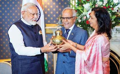 पीएम मोदी को मारीशस का सर्वोच्च सम्मान