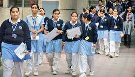 अंग्रेजी का आसान पेपर देख खिले चेहरे