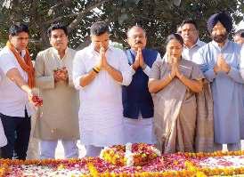 फर्क नहीं पड़ता, सीएम की कुर्सी पर कौन, प्रवेश छोटे भाई : रेखा