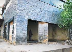 नेहरू प्लेस में नहीं हो रही शौचालय की मरम्मत