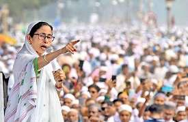 'जुमला पार्टी' के बनाए 'गंदे धर्म' को नहीं मानती : ममता