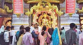 माता चंद्रघंटा की पूजा कर भक्तों ने लिया आशीर्वाद