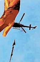 दिल्ली में पहली बार रामभक्तों पर की गई हेलीकाप्टर से पुष्प वर्षा, सीएम भी पहुंचीं