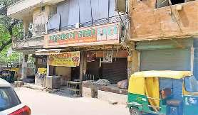 कौड़ियों में बेची संपत्ति, बसाए बाजार-कालोनी