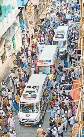 मुस्तफाबाद लाए गए एक साथ 10 शव, हर आंख हुई नम