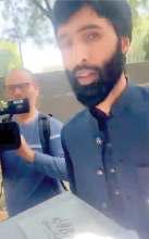 पाकिस्तानी उच्चायोग में कर्मचारी ले गया केक, इंटरनेट मीडिया पर लोगों में आक्रोश