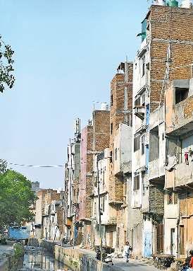 मुस्तफाबाद के साथ शाहदरा व सीलमपुर में चिह्नित किए जा रहे हैं कमजोर भवन