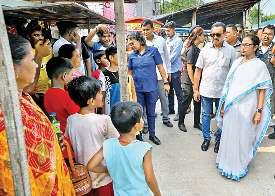 मुर्शिदाबाद हिंसा : मृतकों के स्वजन ने राज्यपाल से लगाई सुरक्षा की गुहार