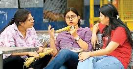 दिल्ली के कई इलाकों में हुई हल्की वर्षा, तापमान रहा कम