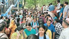 चंद मिनट की देरी से पहुंचे विद्यार्थी नहीं दे पाए सीयूईटी