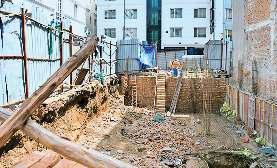 होटल मालिक से हुई पूछताछ, निर्माण कार्य की होगी पड़ताल