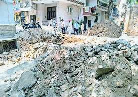 खोड दिए गली के मुहाने, पेयजल लाइन भी तोड़ी