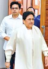 आकाश को बसपा की डोर थामने का मायावती ने फिर दिया मौका