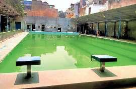 रखरखाव के अभाव में स्विमिंग पूल बदहाल