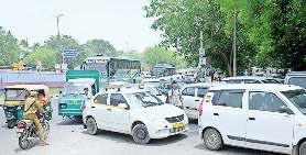 सीएनजी भरवाने वाले वाहनों से रिंग रोड पर जाम