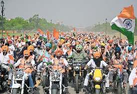 सेना के सम्मान में निकली खालसा तिरंगा यात्रा