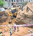 ओल्ड फरीदाबाद रेलवे स्टेशन पर मिट्टी ढहने से चार कामगार दबे, दो महिलाओं की जान गई