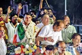 पाक से रिहाई के बाद अपने घर पहुंचे बीएसएफ जवान का जोरदार स्वागत