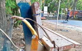 निगम के पार्कों में दौड़ रहा मौत का 'करंट'