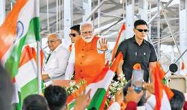 मोदी ने पाकिस्तानियों को चेताया, चैन की जिंदगी जियो... वरना मेरी गोली तो है ही