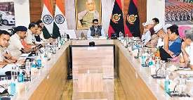 पुलिस अधिकारियों ने वरिष्ठ नागरिकों की समस्याओं को लेकर की समीक्षा