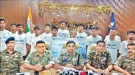 छत्तीसगढ़ में 39 लाख के इनामी 18 माओवादियों ने किया समर्पण