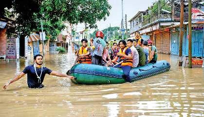 पूर्वोत्तर में बाढ़ से बिगड़े हालात, सिक्किम में फंसे 1,500 पर्यटक