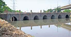 सौ मीटर के अंतराल पर ही बारापुला नाला 80 फीट से घटकर बचा 50 फीट