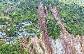 भूस्खलन की चपेट में सैन्य कैंप, तीन बलिदान