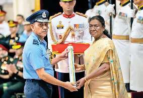 सशस्त्र बलों के 92 कर्मियों को दिए गए विशिष्ट सेवा पदक