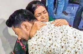 भाई ने तोड़ा सोनम से नाता, राजा की मां के गले लग रोया