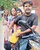 बच्चे के गले में फंसा सिक्का, एंबुलेंस न मिलने पर स्वजन ने किया हंगामा