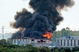 तेहरान से घर छोड़ कैस्पियन सागर क्षेत्र भाग रहे लोग