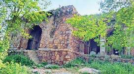 पर्यटन केंद्र के रूप में विकसित होंगे डरावने स्मारक