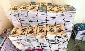 लोनी में छापे में पकड़ीं 20 लाख की नकली किताबें