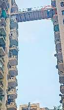 जर्जर था स्काईवाक, पौधों को पानी दे रहे सेवानिवृत्त बैंक मैनेजर की गिरने से मौत