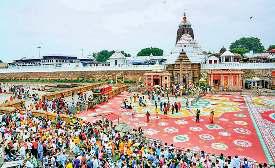 पुरी में रथयात्रा आज, जगन्नाथ ने नवयौवन वेश में दर्शन