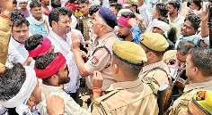 अहीर रेजिमेंट के कार्यकर्ताओं का उपद्रव, पुलिस ने की फायरिंग