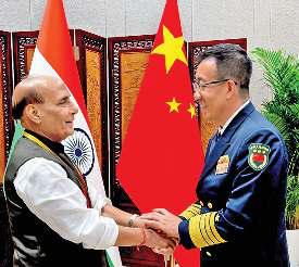 चीन से बोले राजनाथ, अविश्वास की खाई पाटने के लिए उठाने होंगे जमीनी कदम