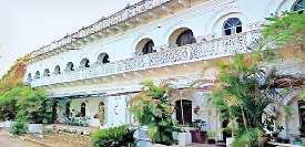 भू-माफिया ने लिखी राजमहल में खूनी संघर्ष की पटकथा