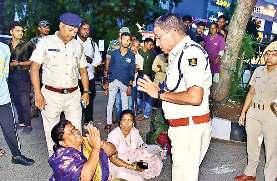 भुवनेश्वर में अतिरिक्त आयुक्त को भाजपा पार्षद ने दफ्तर में खूब पीटा