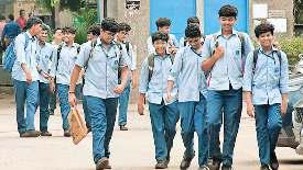 गर्मी की छुट्टियों के बाद स्कूलों में लौटी बच्चों की चहक