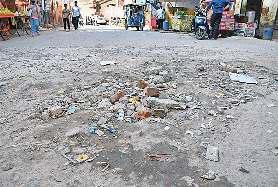 निर्माण कार्य पूरा होने के बाद सड़कों को छोड़ दिया लावारिस
